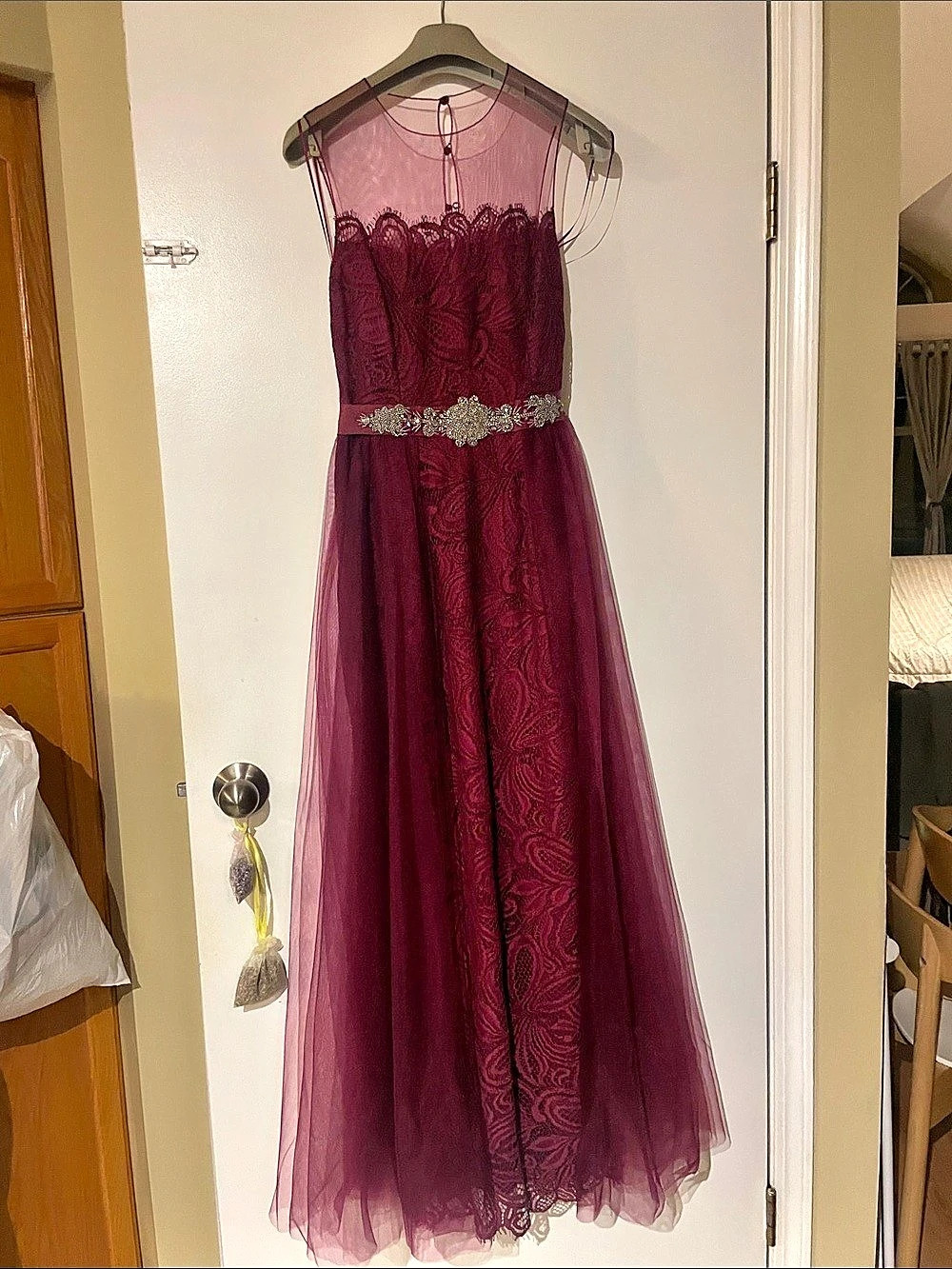 Teri Jon Lace Maxi Dress in Burgandy Size 4 (Worn once)